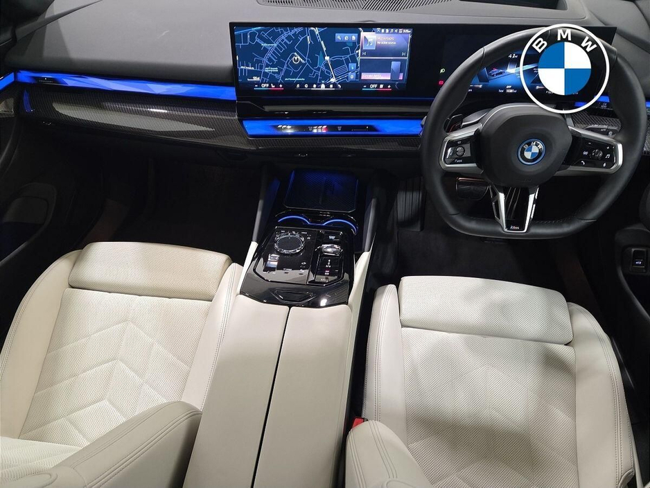 2025 BMW i5 - image 4