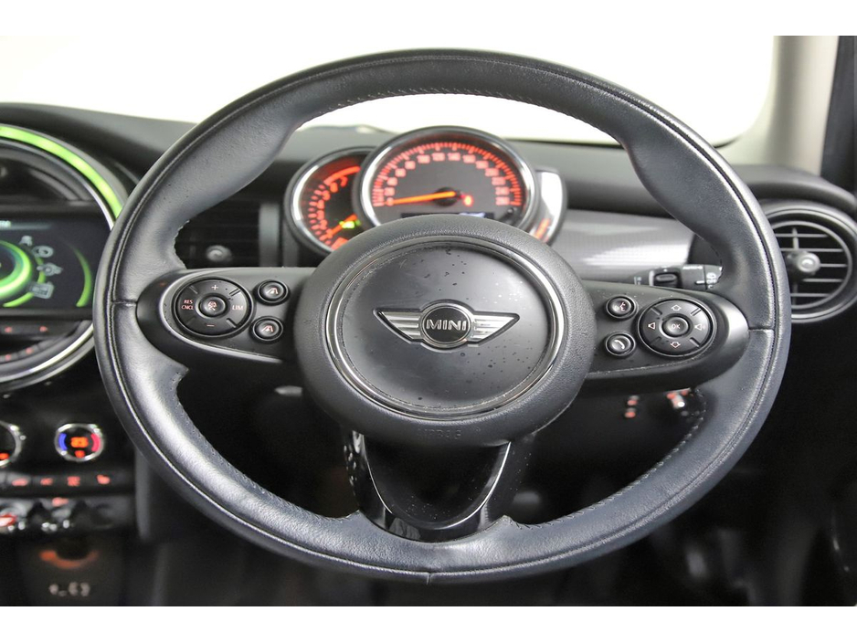 2017 MINI Hatch 1.5 COOPER AUTO 5DR *BI-TONE ROOF*UPGRADED 17" ALLOY WHEELS* €16,490