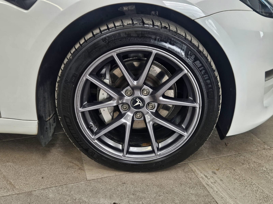 2023 Tesla Model 3 - image 7