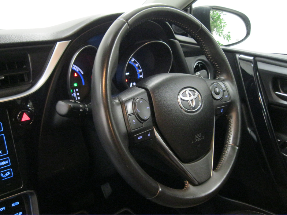 2016 Toyota Auris - image 22