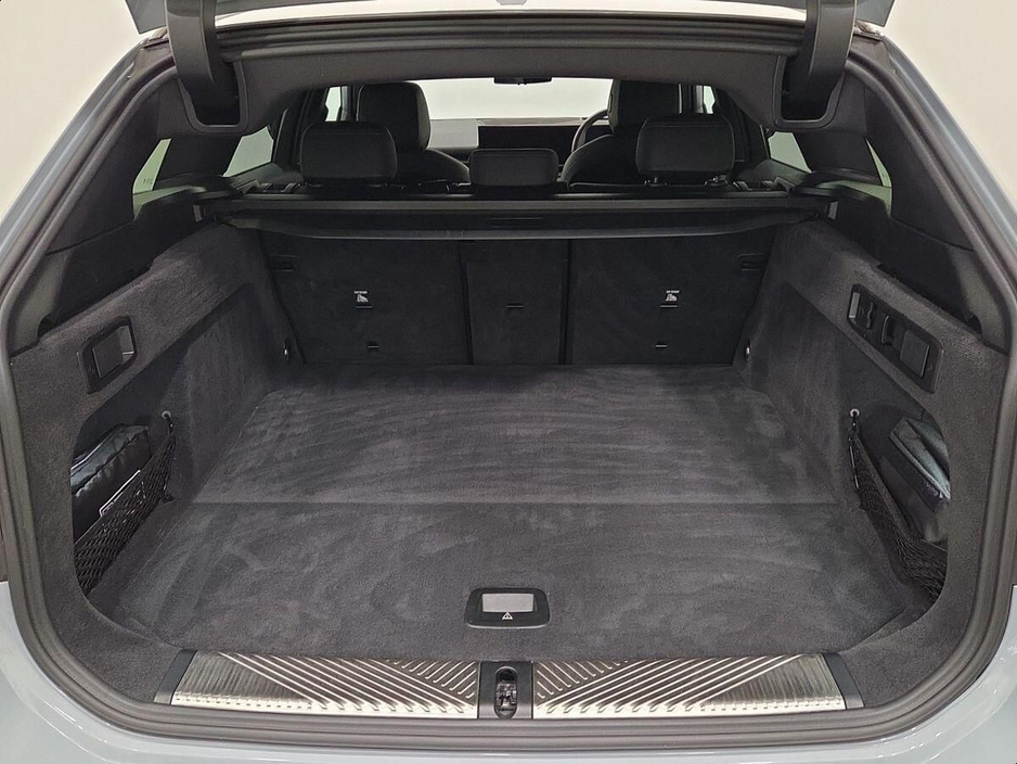 2025 BMW 5 Series - image 13