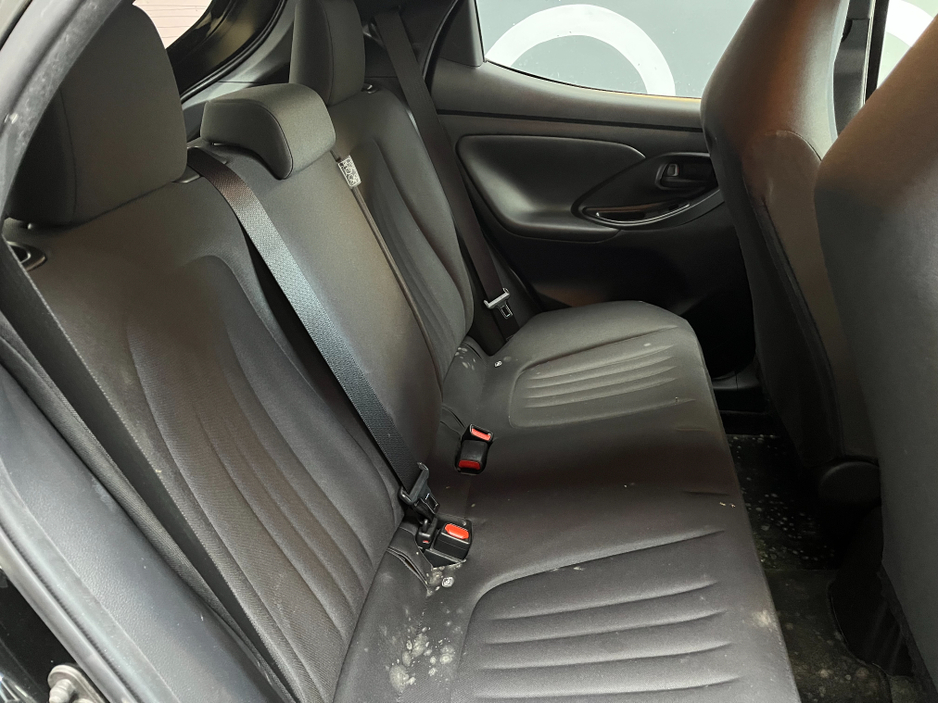 2021 Toyota Yaris - image 10