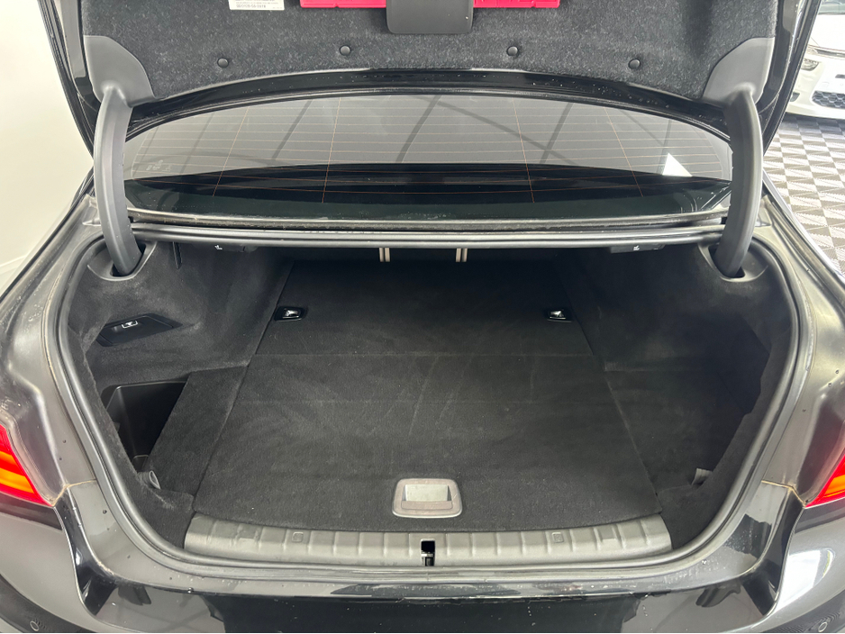 2018 BMW 5 Series - image 12