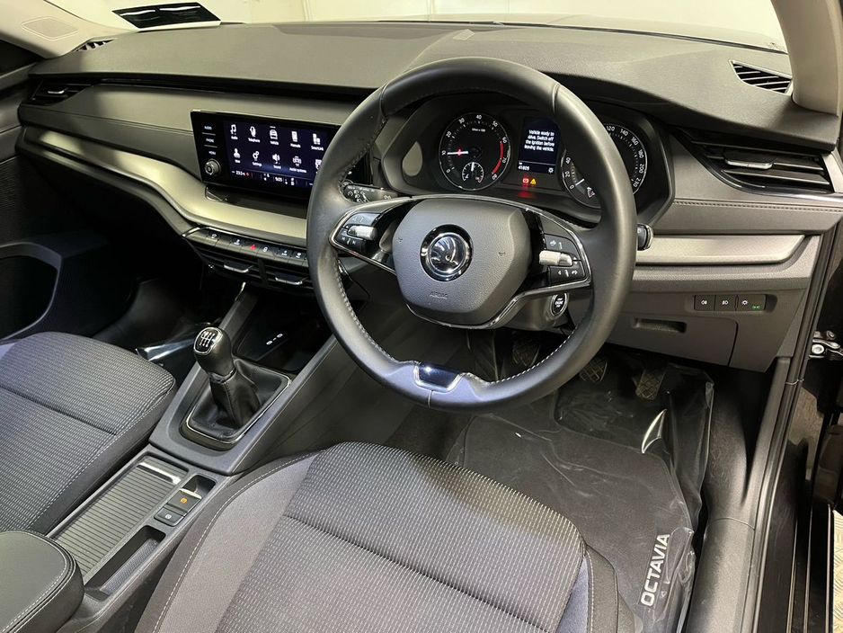 2023 Skoda Octavia - image 8