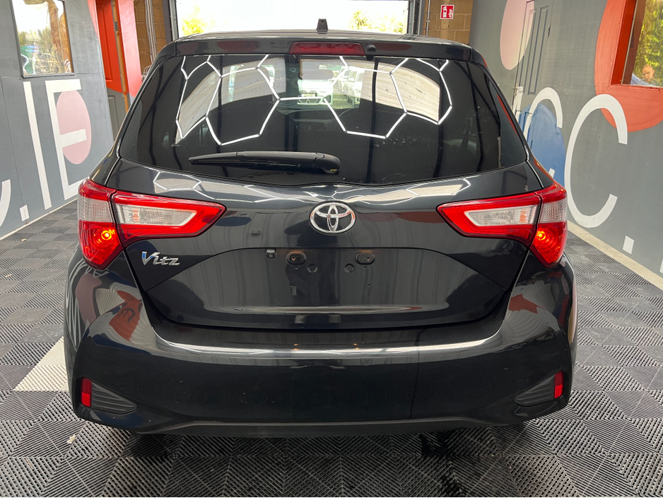2018 Toyota Vitz - image 3