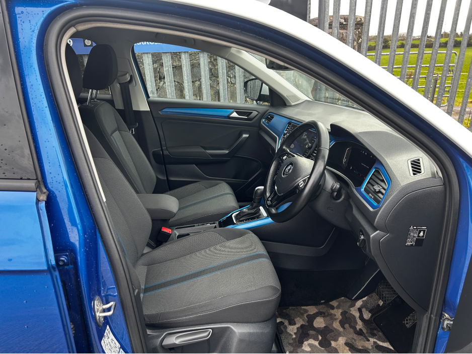 2020 Volkswagen T-Roc - image 11