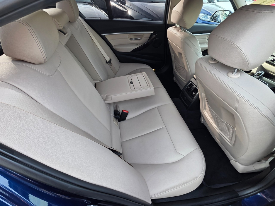 2016 BMW 3 Series - image 11