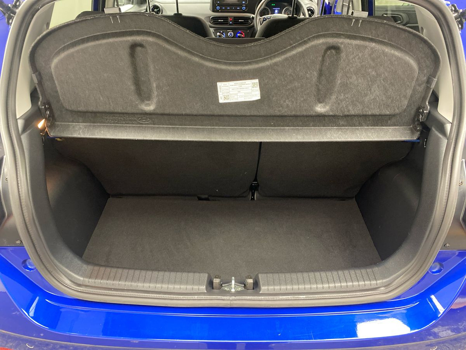 2023 Hyundai i10 - image 9