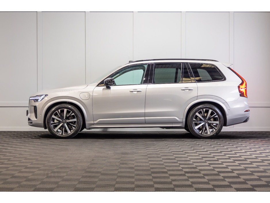 2025 Volvo XC90 - image 3