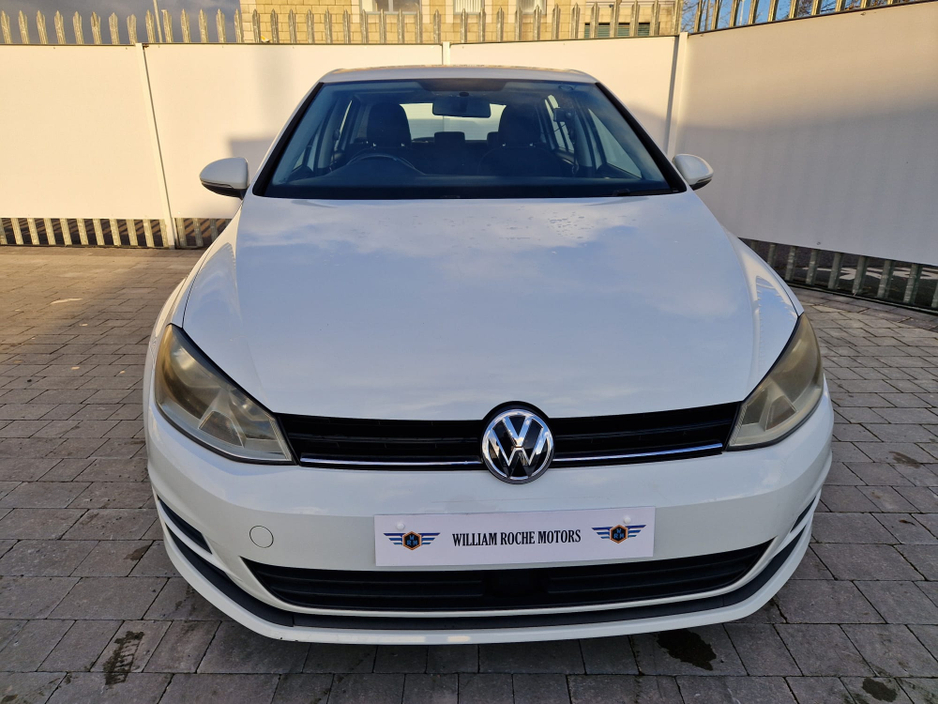 2014 Volkswagen Golf - image 2