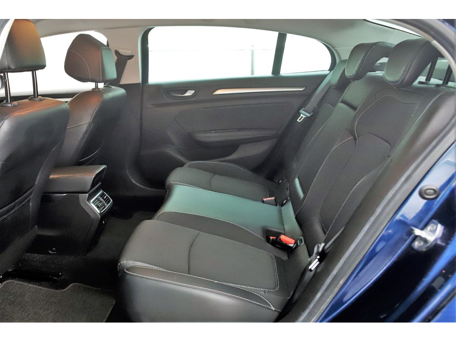 2021 Renault Megane - image 16