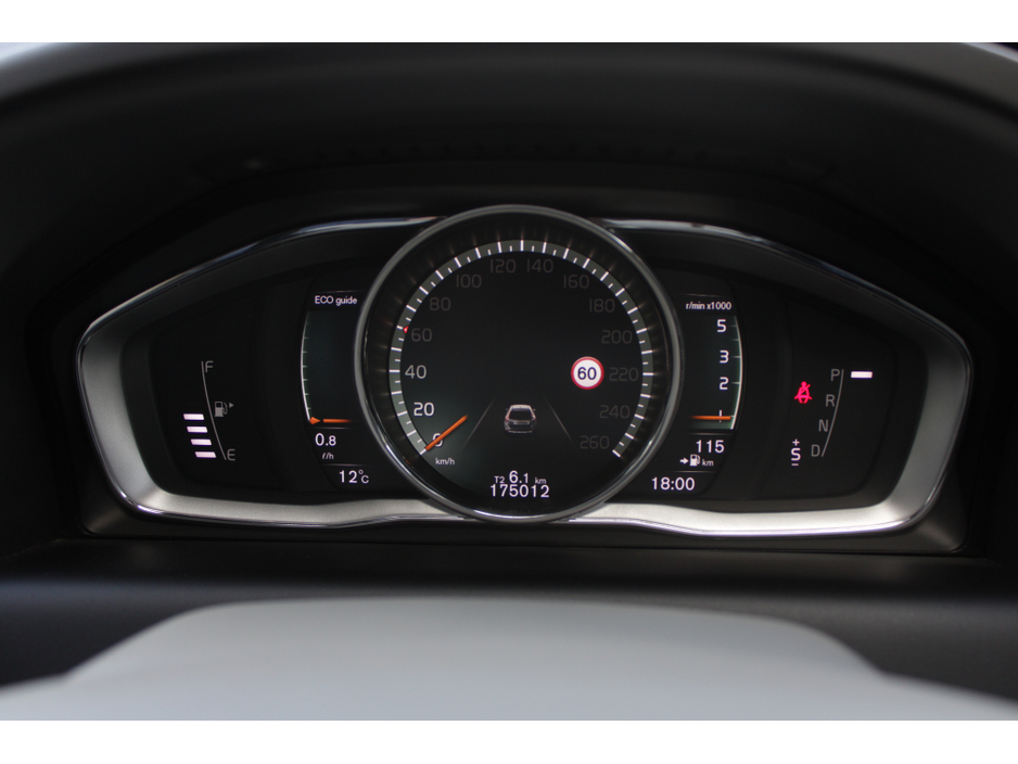 2017 Volvo XC60 - image 12