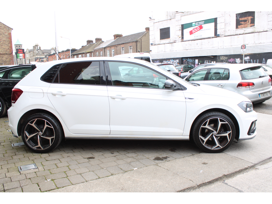 2021 Volkswagen Polo - image 5