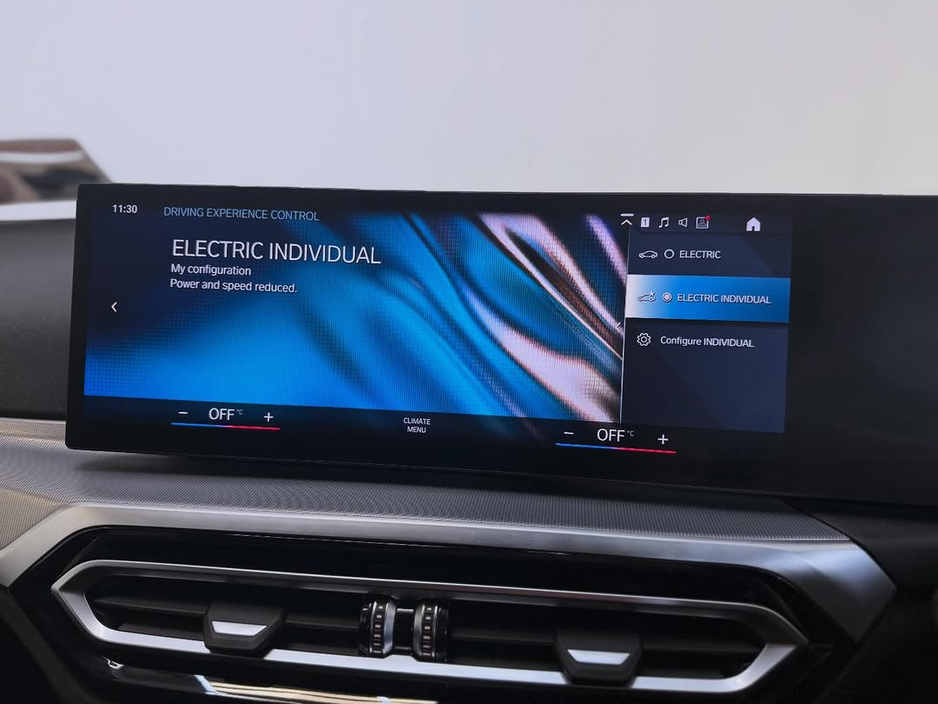 2022 BMW 3 Series - image 19