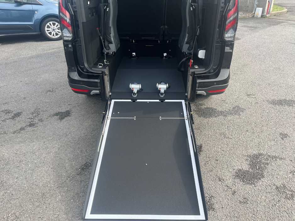 2026 Ford Tourneo Connect - image 12