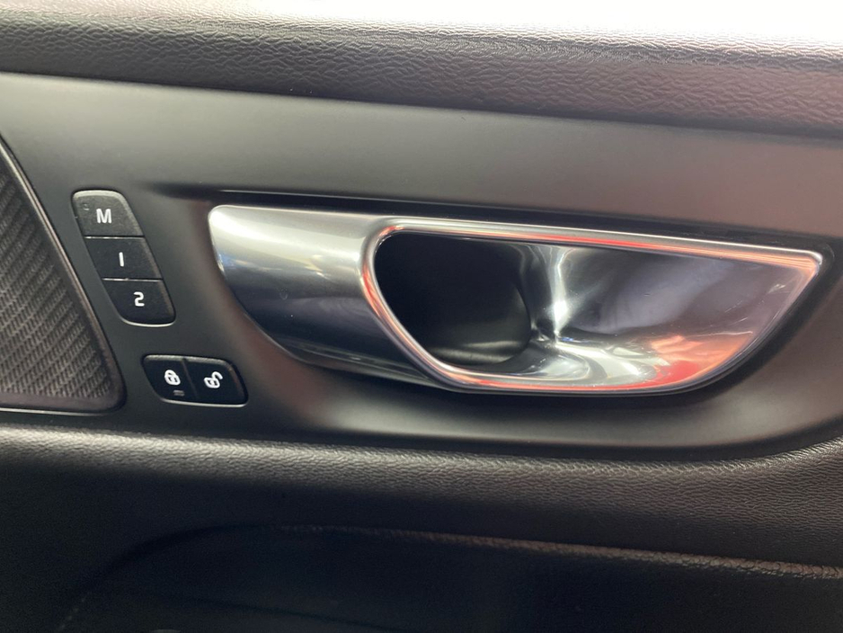 2019 Volvo S60 T5 (250hp) R-Design Auto €25,995