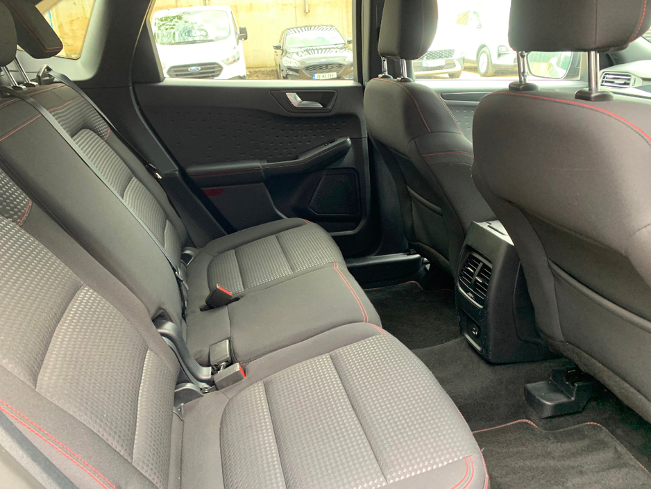 2021 Ford Kuga - image 13