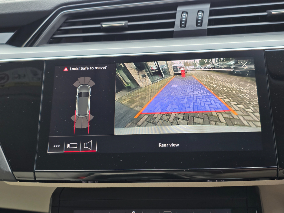 2021 Audi e-tron - image 33