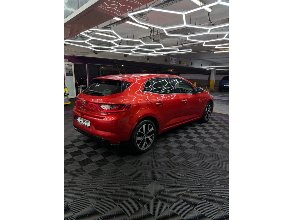 2019 Renault Megane - image 6