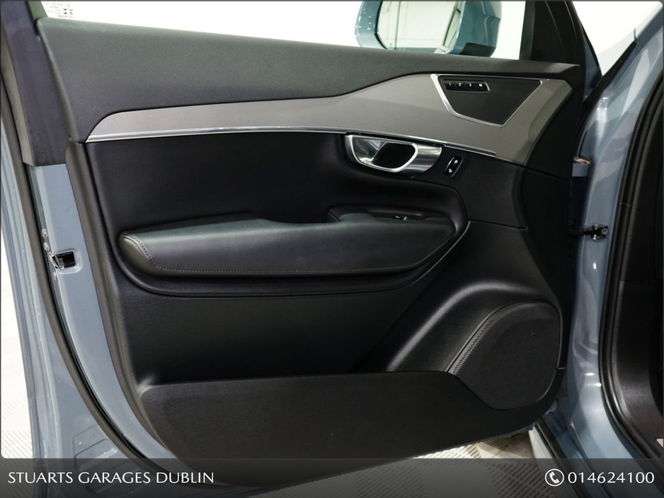 2023 Volvo XC90 - image 15