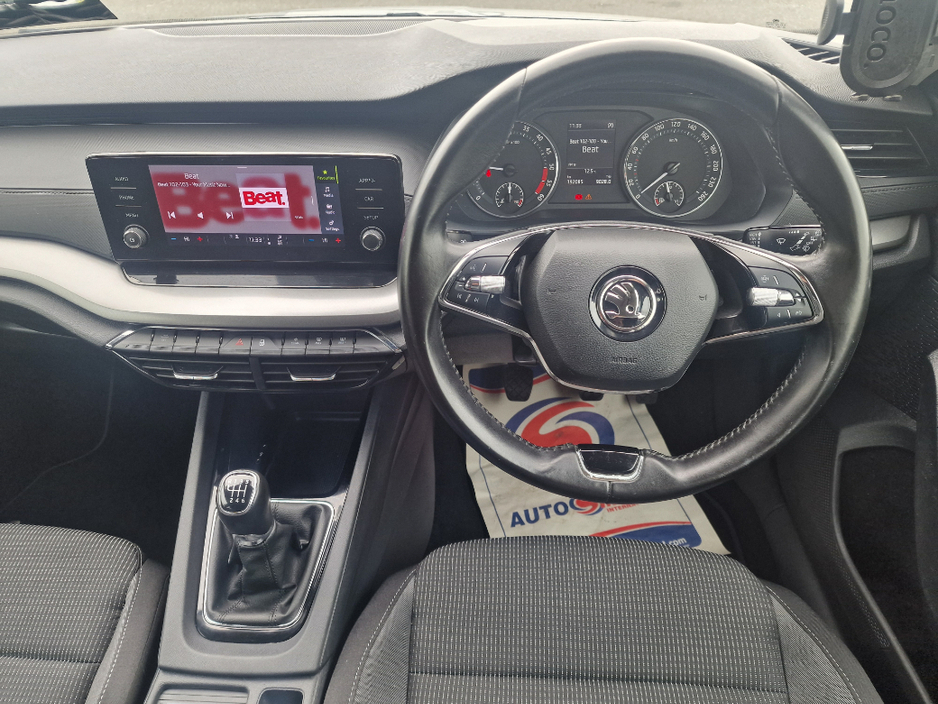 2021 Skoda Octavia - image 8