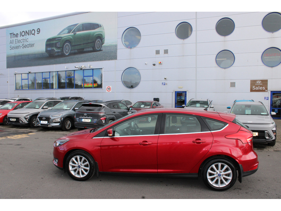 2018 Ford Focus - image 2