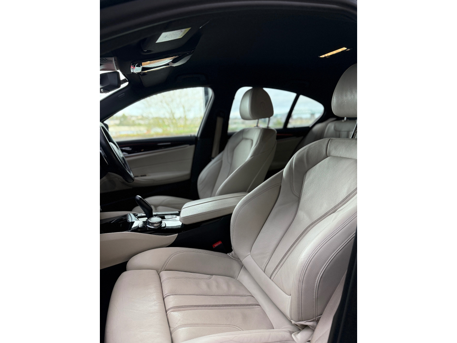 2017 BMW 5 Series - image 16