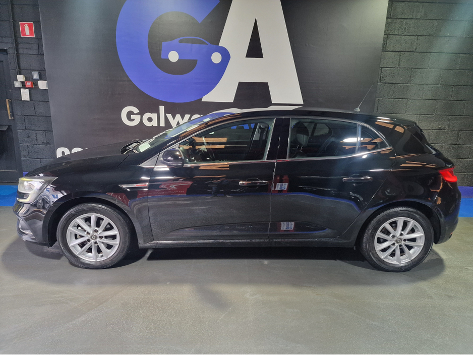 2017 Renault Megane - image 4