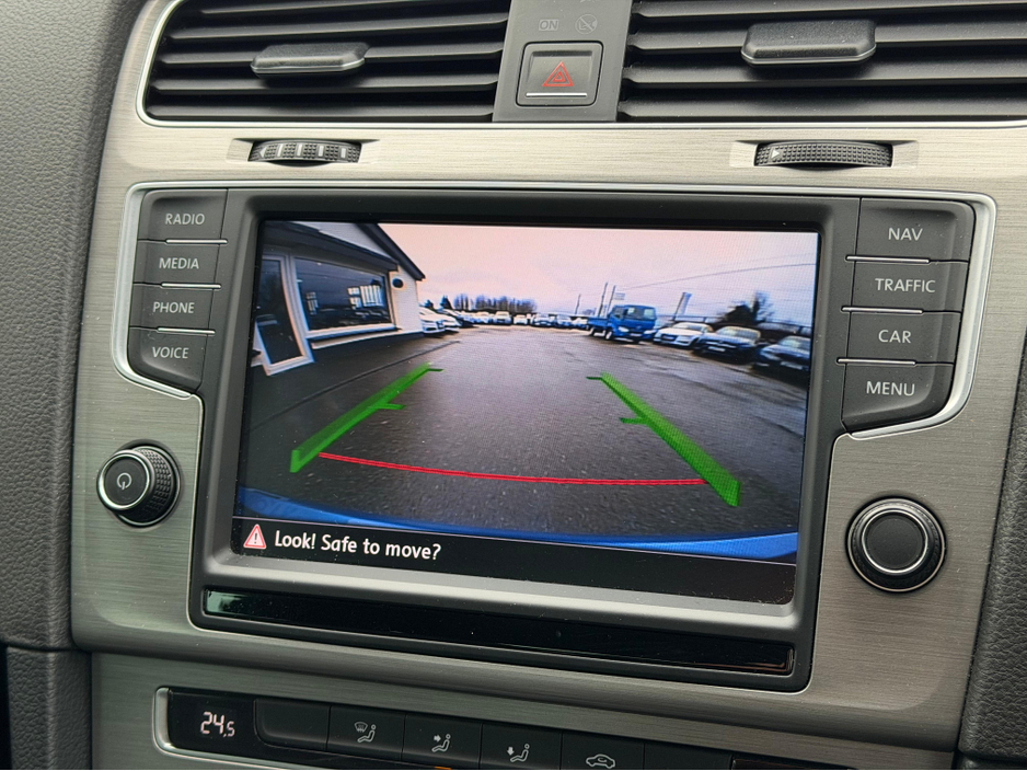 2016 Volkswagen Golf - image 25