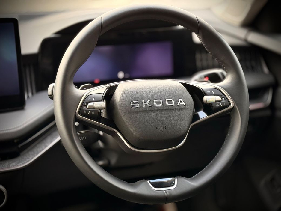 2025 Skoda Superb - image 19