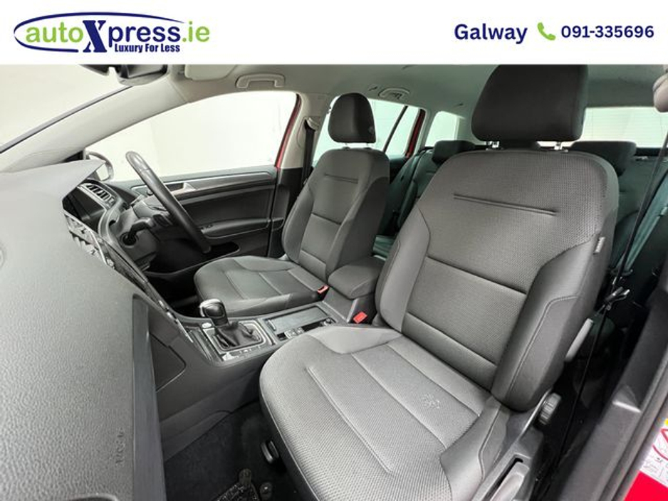 2020 Volkswagen Golf - image 8