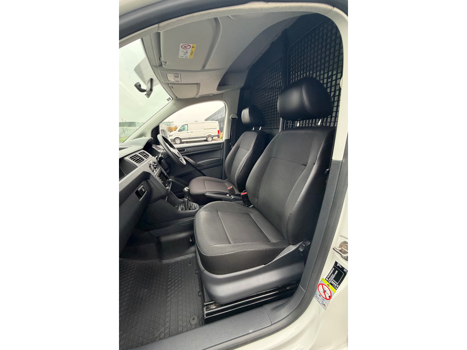 2019 Volkswagen Caddy - image 12