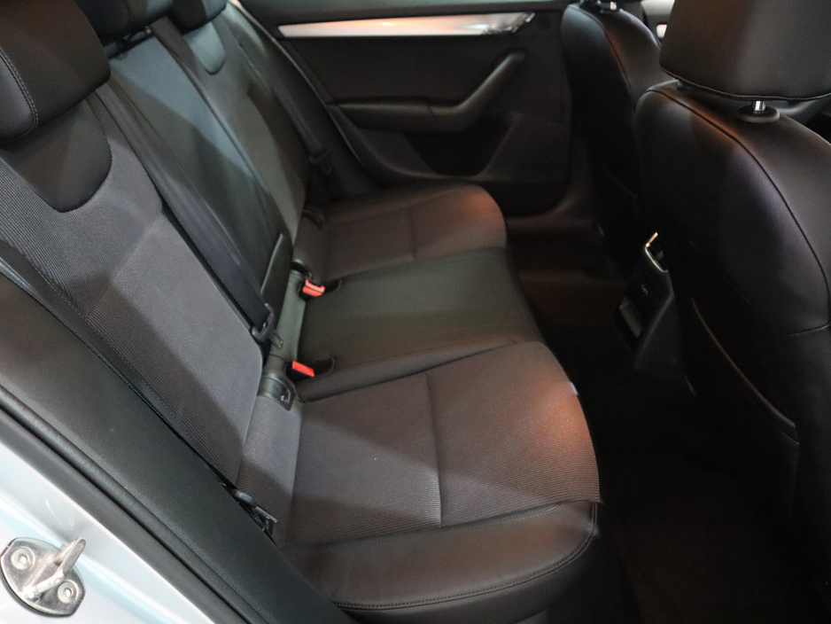 2020 Skoda Octavia - image 27