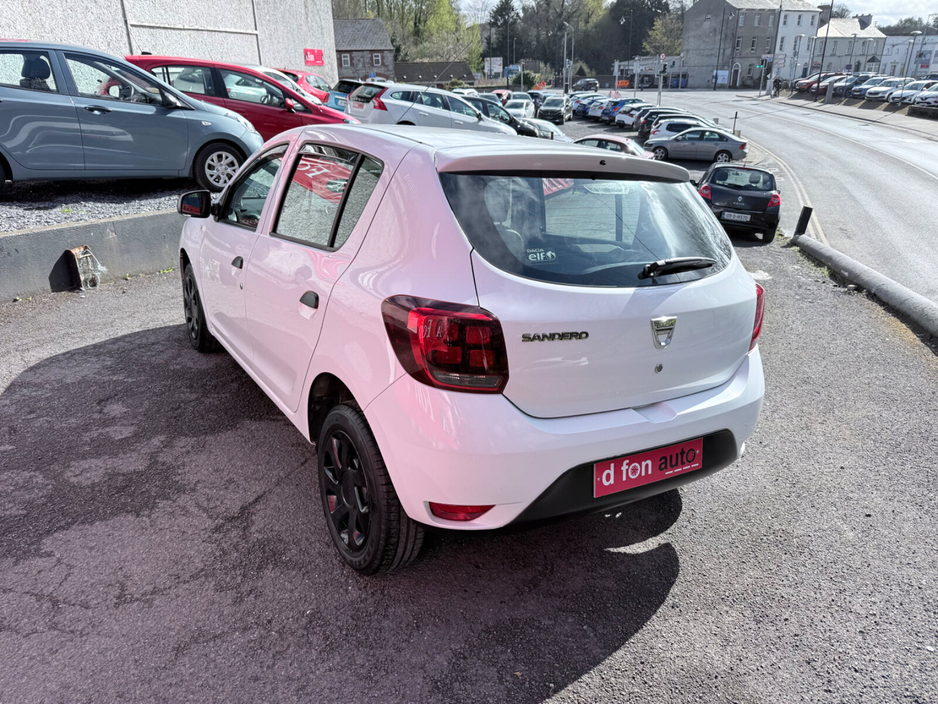 2018 Dacia Sandero - image 8