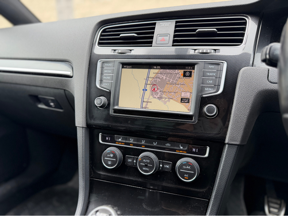 2015 Volkswagen Golf - image 16