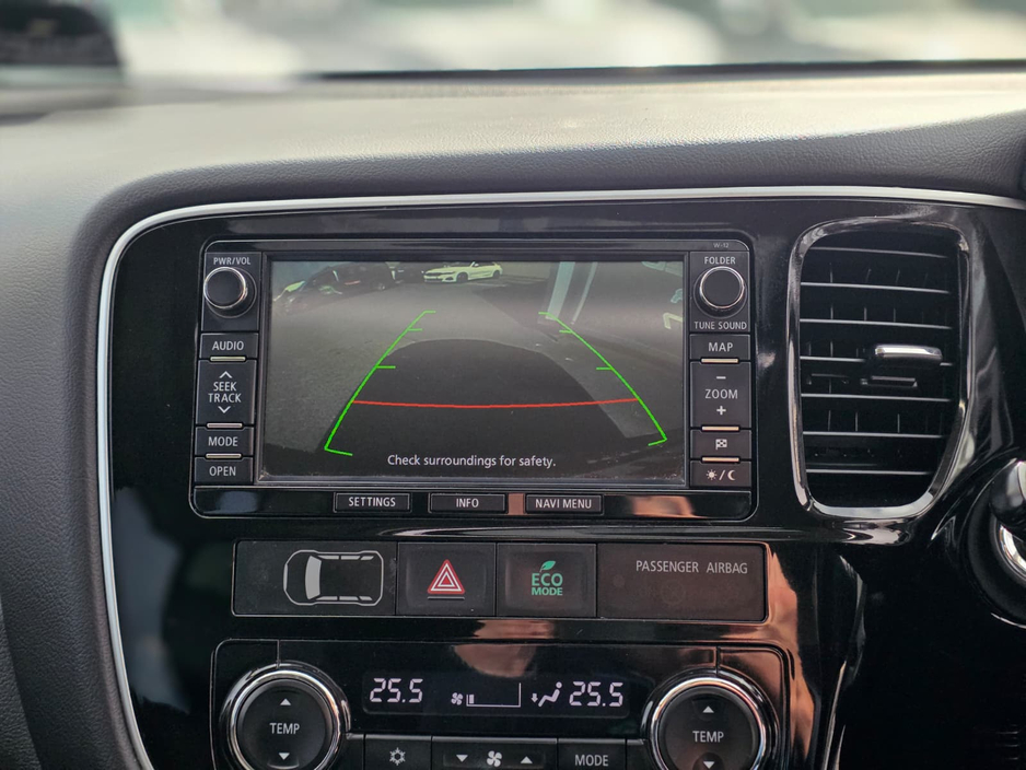 2014 Mitsubishi Outlander - image 10