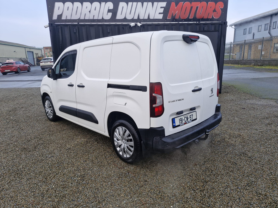 2019 Peugeot Partner - image 4
