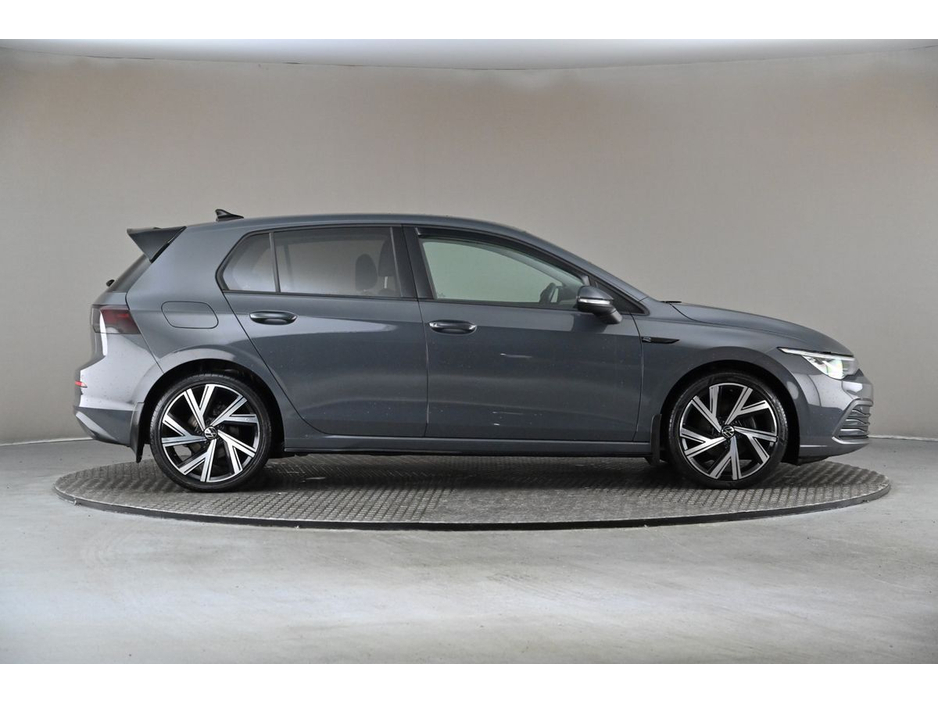 2021 Volkswagen Golf - image 12