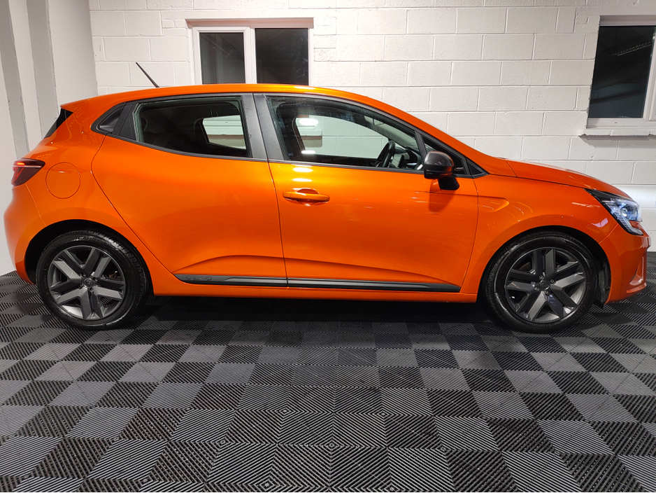 2022 Renault Clio - image 18