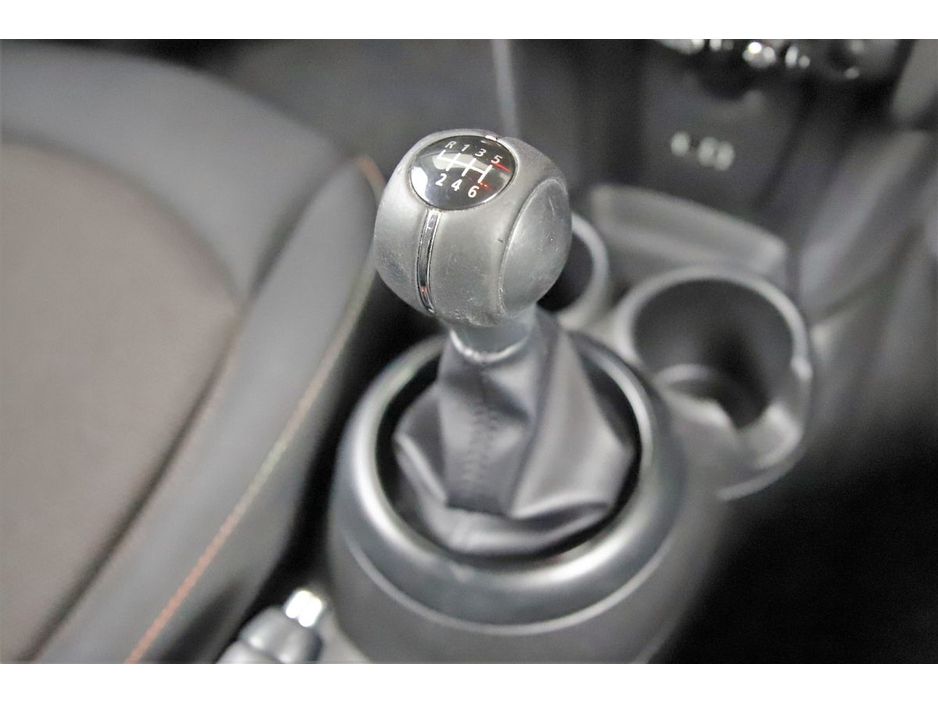 2018 MINI Hatch 1.5 6SPD 5DR *BI-TONE ROOF* €16,890