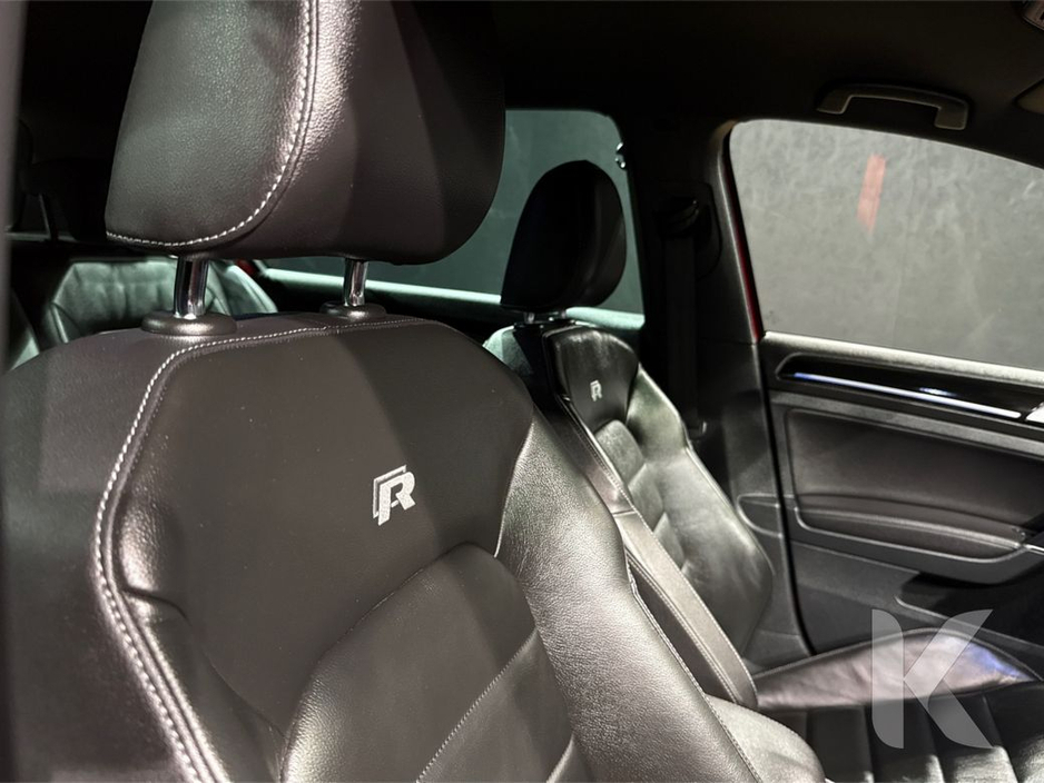 2015 Volkswagen Golf - image 27