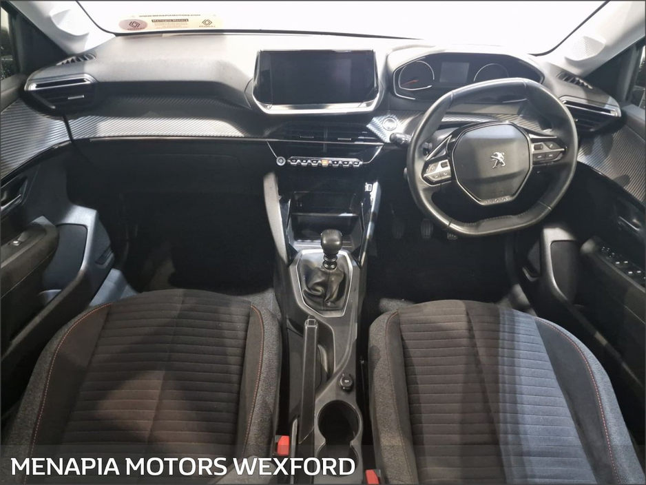 2022 Peugeot 208 - image 2