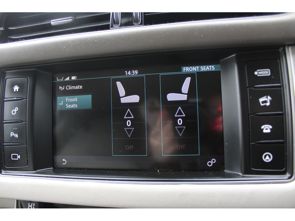 2017 Jaguar XF - image 12