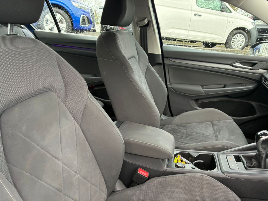 2022 Volkswagen Golf - image 5