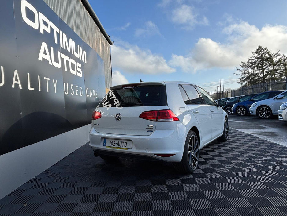 2014 Volkswagen Golf - image 2