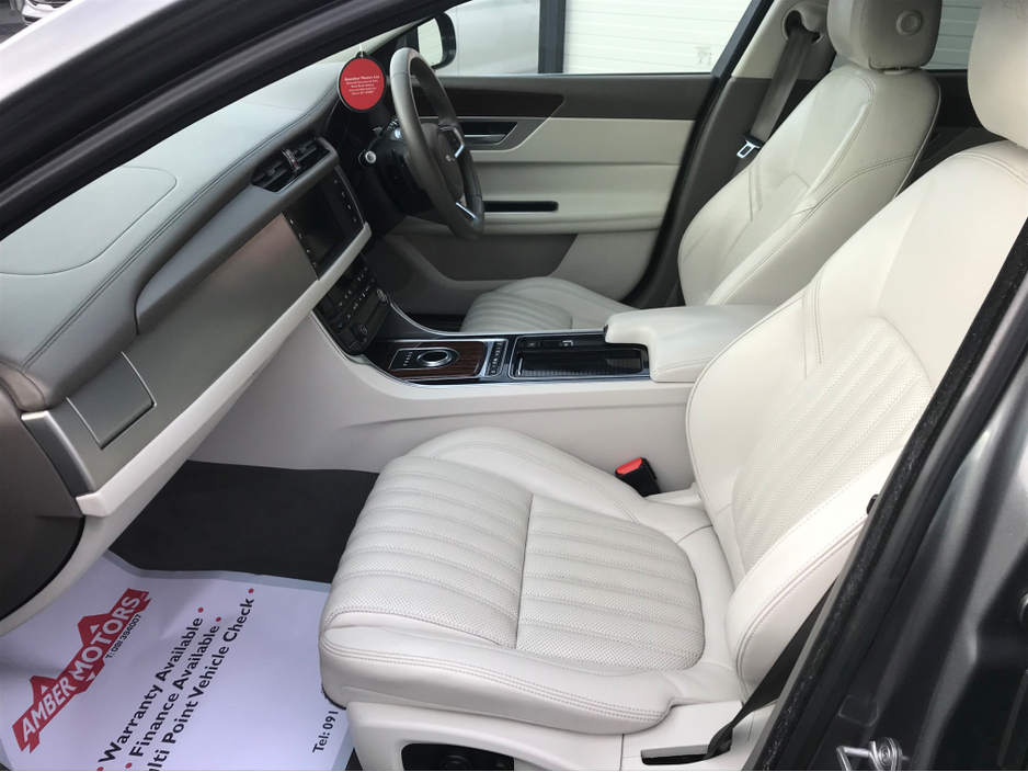 2018 Jaguar XF - image 10