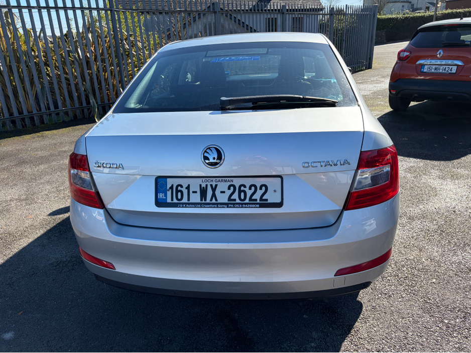 2016 Skoda Octavia - image 2
