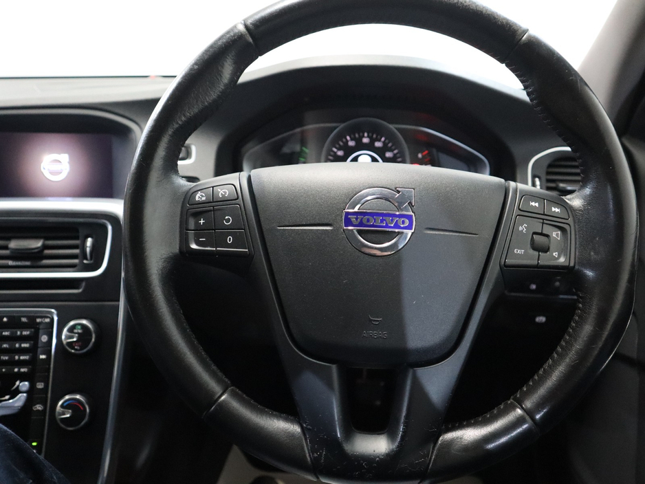 2017 Volvo S60 - image 10