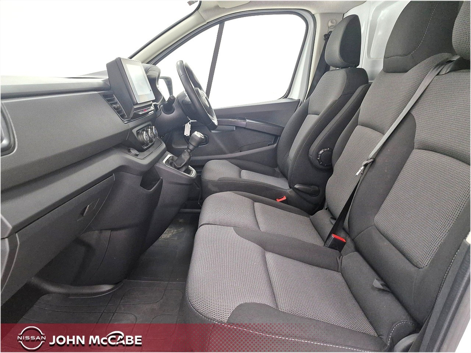 2025 Nissan Primastar - image 13