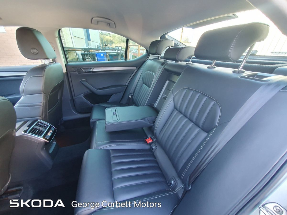 2020 Skoda Superb - image 7